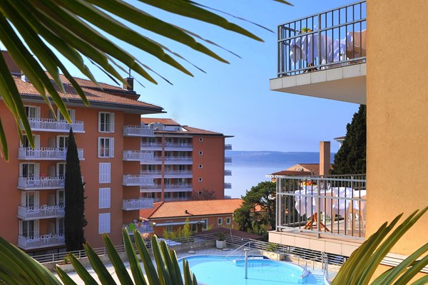 Socializing Hotel Mirna 4*